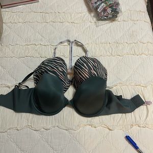 2- Victoria secret 38DDD bras!
